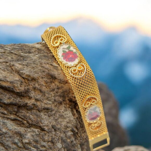 Vintage Gold Mesh Bracelet with Rose Needlepoint Insets - Picture 1 of 6